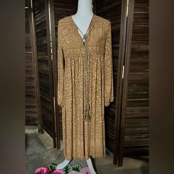 R.Vivimos Dress  - Picture 1 of 3